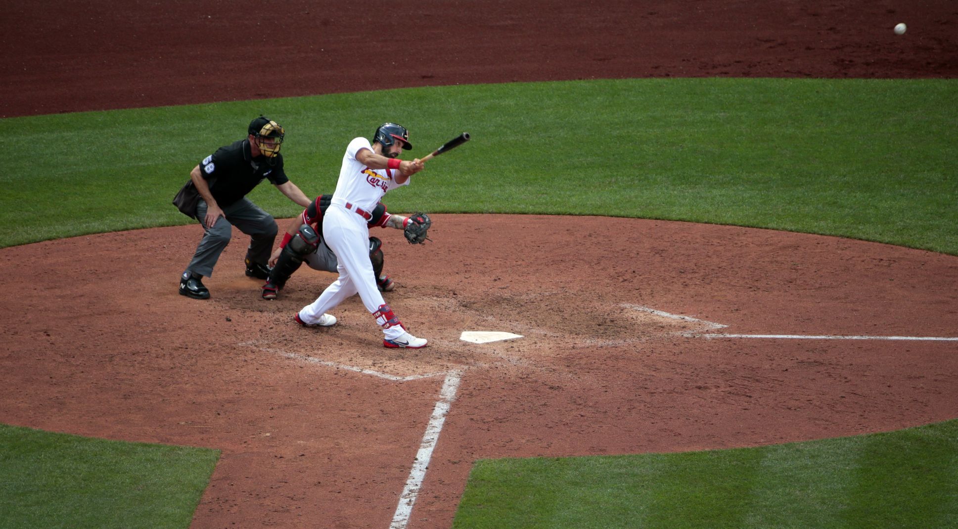 Reds sweep Cardinals 8-7